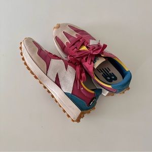 New Balance 327 Women's Lifestyle Sneaker W8.5/M7